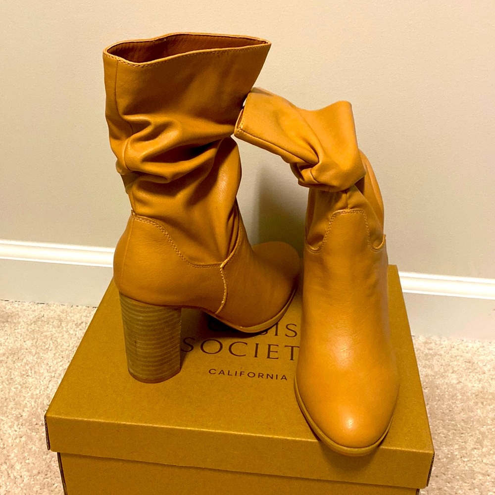 Size 7.5 camel ankle boots